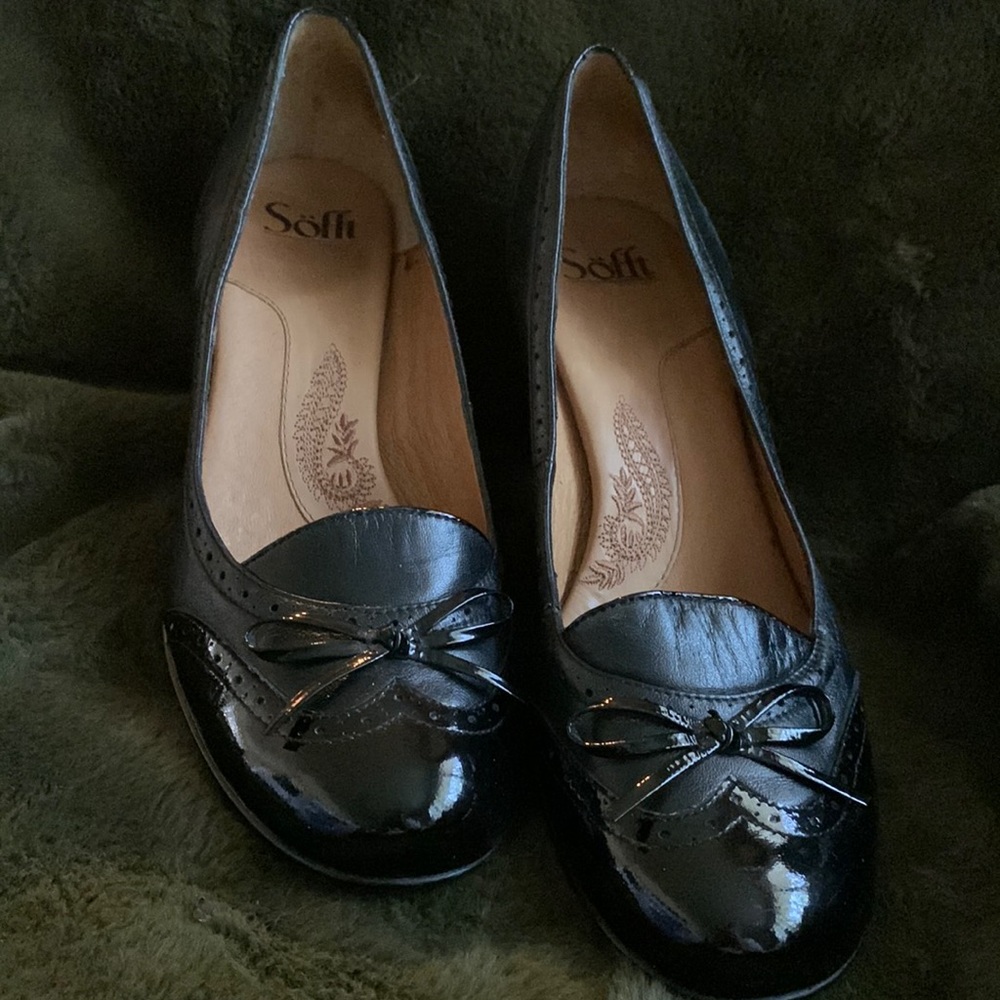 Sofft 'Spat style" spectator heels